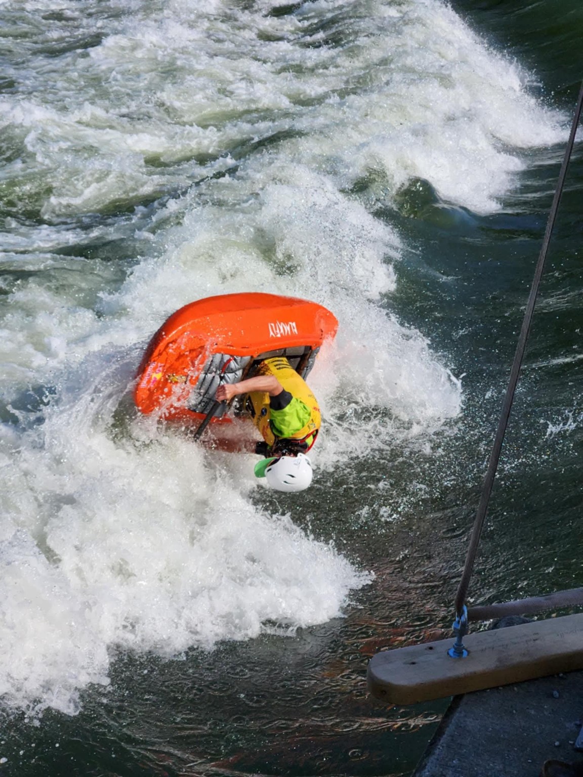Holly Reppert performing an OC1 freestyle move at Isarwelle in Plattling